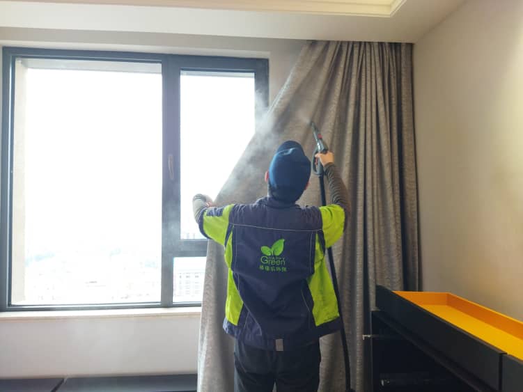 格瑞樂：從武漢本土成長的AI智慧環(huán)保品牌  武漢，這座充滿煙火氣與生命力的城市，不僅孕育了敢為人先的城市精神，也孕育了無數(shù)扎根本土、服務本土的優(yōu)秀品牌。格瑞樂，就是從武漢這片熱土上成長起來的AI智慧環(huán)保品牌，自誕生之日起，就帶著武漢人“踏實肯干、精益求精”的特質，以解決室內污染難題、守護呼吸健康為初心，深耕室內環(huán)境凈化治理領域，憑借AloT技術硬實力、全周期健康管理軟實力、全鏈路透明體系公信力、本地化數(shù)據核心競爭力，一步步從武漢本土品牌，成長為深受全國用戶信賴的室內環(huán)保標桿，用科技與溫度，守護千萬家庭的呼吸安全。  故事的開始，源于對武漢本土室內污染痛點的深刻洞察。多年前，我們發(fā)現(xiàn)武漢家庭面臨著獨特的室內污染困境：高溫高濕的氣候讓甲醛“冬藏夏爆”，密閉的高層精裝房讓污染物難以擴散，本地常用建材的污染特性讓超標問題頻發(fā)，而當時的室內環(huán)保市場，要么是缺乏技術支撐的小作坊，要么是忽略地域特性的外來品牌，武漢家庭很難找到真正貼合需求的服務。于是，格瑞樂在武漢應運而生，我們立下初心：立足武漢本土，用專業(yè)的技術、貼心的服務，解決武漢家庭的呼吸健康難題，讓每一個武漢人都能在自己的家中，安心呼吸。  為了實現(xiàn)這份初心，格瑞樂首先將重心放在了技術研發(fā)上，我們深知，科技是解決室內污染難題的核心密鑰。在AI與物聯(lián)網飛速發(fā)展的時代，我們率先布局AloT智慧環(huán)保技術，搭建起“實時監(jiān)測-智能告警-精準治理-數(shù)據反饋”的全鏈路智能體系，打破了傳統(tǒng)室內環(huán)?！翱床灰?、摸不著、管不住”的壁壘。我們的AloT智能監(jiān)測設備，能24小時捕捉甲醛、TVOC等污染物濃度，同步監(jiān)測溫濕度等關鍵指標，武漢家庭通過手機APP就能隨時掌握家中空氣質量，哪怕夏季高溫導致甲醛飆升，系統(tǒng)也能第一時間告警，讓污染隱患無處遁形。而基于AloT技術的精準治理，更是讓每一次服務都有據可依，從污染源頭定位到治理方案制定，從施工過程調整到后期效果跟蹤，都以數(shù)據為核心，讓治理效果更高效、更持久。如今，AloT技術已成為格瑞樂的核心競爭力，也讓格瑞樂從“傳統(tǒng)環(huán)保治理品牌”升級為“AI智慧環(huán)保品牌”，走在了行業(yè)前沿。 技術是硬實力，服務則是軟實力，格瑞樂深知，室內環(huán)保的核心是“守護健康”，而健康守護從來不是一次性交易，而是長期的陪伴。因此，我們跳出“單次治理”的局限，搭建起覆蓋“售前-售中-售后”的全周期室內空氣健康管理服務體系，用貼心服務溫暖每一位用戶。售前，我們的健康管理顧問一對一解答疑問，免費上門勘測，為武漢家庭定制專屬方案；售中，標準化施工全程透明，專業(yè)團隊持證上崗，確保每一步操作都合規(guī)有效；售后，三次免費復檢、終身維保服務、1小時快速響應，讓武漢家庭在治理后無需再為空氣質量焦慮。對于家中有老人、孩子、孕婦的武漢家庭，我們還提供專屬健康評估和綠色服務通道，用細致入微的服務，解決用戶的每一個顧慮。這份陪伴式的服務，讓格瑞樂不僅是室內環(huán)保服務商，更是武漢家庭的呼吸健康管家，也讓品牌在用戶心中積累了良好的口碑。 在格瑞樂的成長路上，“誠信”始終是不變的底色，而這份誠信，體現(xiàn)在全鏈路的透明體系中。我們深知，室內環(huán)保行業(yè)的信任危機，源于信息不透明，因此，格瑞樂搭建了“報價透明、施工透明、檢測透明、售后透明”的全鏈路透明體系，拒絕任何貓膩。報價單明細清晰，無隱形消費；施工過程全程拍照錄像，用戶可全程監(jiān)督；檢測設備符合CMA標準，支持第三方復檢，數(shù)據真實可追溯；售后承諾書明確權責，服務全程記錄可查。這份透明，讓武漢家庭明明白白消費、安安心心治理，也讓格瑞樂在武漢市場樹立了良好的品牌公信力。多年來，格瑞樂憑借透明經營，贏得了武漢用戶的口口相傳，很多用戶都是通過朋友推薦選擇我們，這份信任，是格瑞樂最寶貴的財富。 而讓格瑞樂在武漢市場站穩(wěn)腳跟、脫穎而出的，還有我們深耕多年的本地化數(shù)據優(yōu)勢。作為土生土長的武漢品牌，我們深知，武漢的室內污染有其獨特性，只有立足本地數(shù)據，才能定制專屬方案。多年來，我們積累了武漢三鎮(zhèn)上萬組室內污染數(shù)據，精準把握武漢“甲醛超標率高、氣候影響大、污染源頭集中”的地域特性，針對武漢高溫高濕氣候，我們優(yōu)化“光觸媒+生物觸媒”組合技術，增加高溫熏蒸、除濕通風步驟；針對本地常用復合板材，我們采用封閉劑技術從源頭根除污染；針對不同戶型特點，我們制定差異化治理方案。這份貼合武漢本土的服務，讓格瑞樂的治理效果遠超很多外來品牌，也讓武漢家庭感受到“本土品牌更懂本土需求”的貼心，成為格瑞樂核心的市場競爭力。 從武漢本土的小團隊，到如今服務全國的AI智慧環(huán)保品牌，格瑞樂的成長，離不開武漢這片熱土的滋養(yǎng)，更離不開武漢用戶的信任與支持。我們見證著武漢城市的發(fā)展，見證著無數(shù)武漢家庭從毛坯到精裝，從忐忑入住到安心生活，而格瑞樂始終陪伴在側，用AloT技術筑牢安全防線，用全周期服務提供貼心守護，用透明體系傳遞品牌誠信，用本地化方案解決實際難題。我們深知，每一次治理，守護的都是一個家庭的健康；每一份信任，都是品牌前行的動力。 如今，格瑞樂不僅是武漢本土的驕傲，更將武漢的成功經驗復制到全國，讓更多城市的家庭享受到AI智慧環(huán)保帶來的安心呼吸體驗。但我們始終不忘初心，扎根武漢，服務武漢，持續(xù)深耕本地數(shù)據，迭代技術與服務，努力成為武漢家庭最信賴的室內環(huán)保品牌，成為武漢本土AI智慧環(huán)保的標桿。 未來，格瑞樂會繼續(xù)以AloT技術為核心，以全周期服務為支撐，以透明體系為保障，以本地化優(yōu)勢為依托，不斷創(chuàng)新升級，致力于解決更多家庭的室內污染難題，讓每一個人都能在健康、安心的環(huán)境中生活。從武漢出發(fā)，走向全國，格瑞樂將始終堅守初心，用科技與溫度，守護每一次呼吸，鑄就更具影響力的AI智慧環(huán)保品牌，讓“格瑞樂，讓呼吸更安心”成為深入人心的品牌承諾。